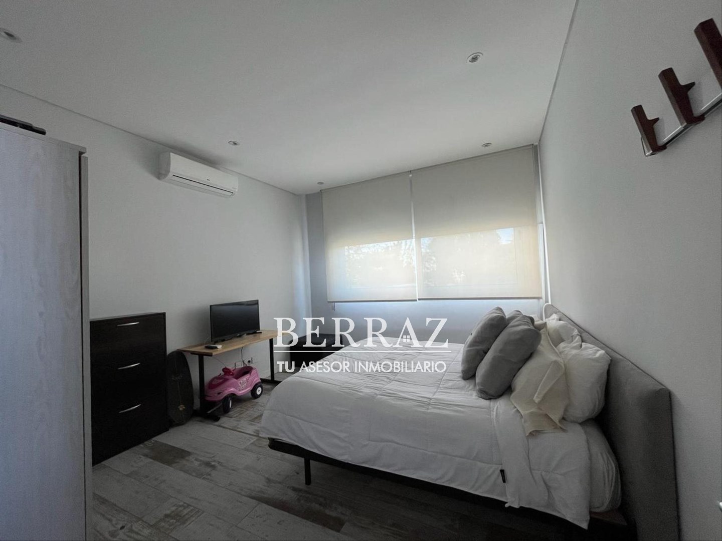 Casa venta 8 ambientes de estilo racionalista moderna en Ayres Plaza Pilar lote de 630 m2