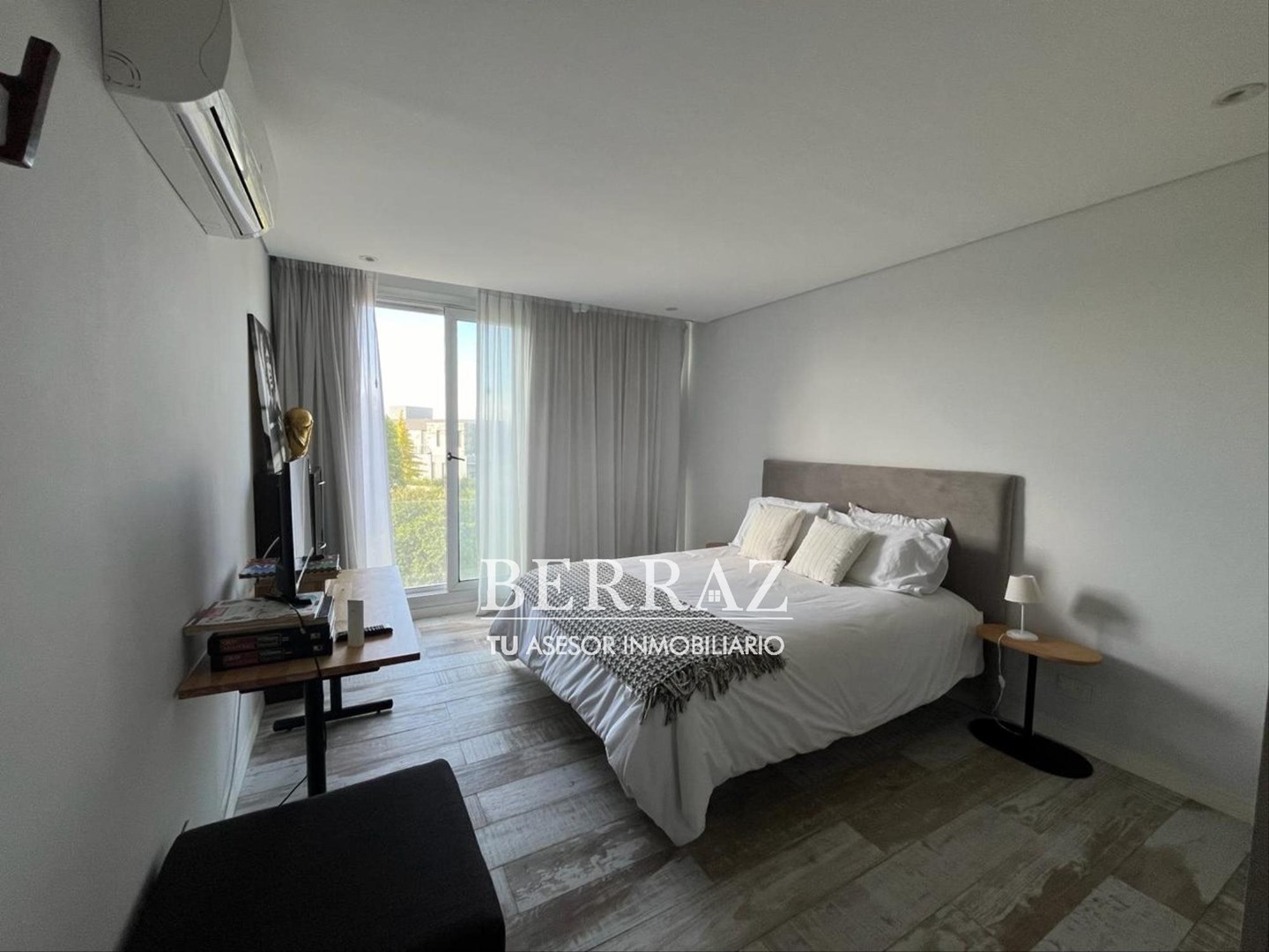 Casa venta 8 ambientes de estilo racionalista moderna en Ayres Plaza Pilar lote de 630 m2