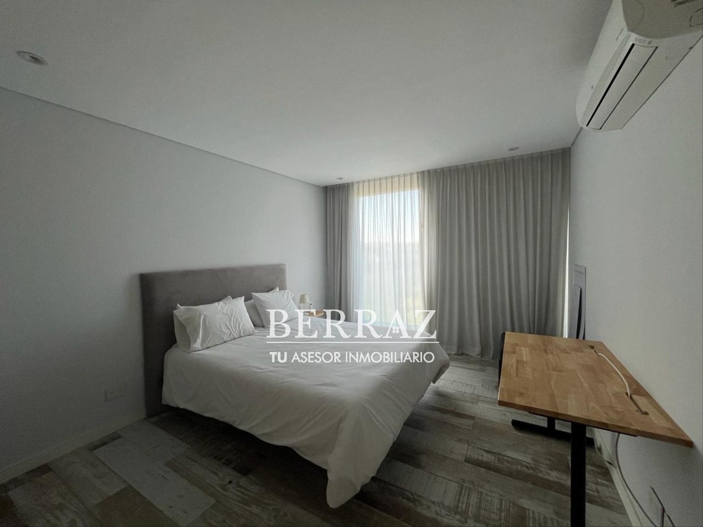 Casa venta 8 ambientes de estilo racionalista moderna en Ayres Plaza Pilar lote de 630 m2