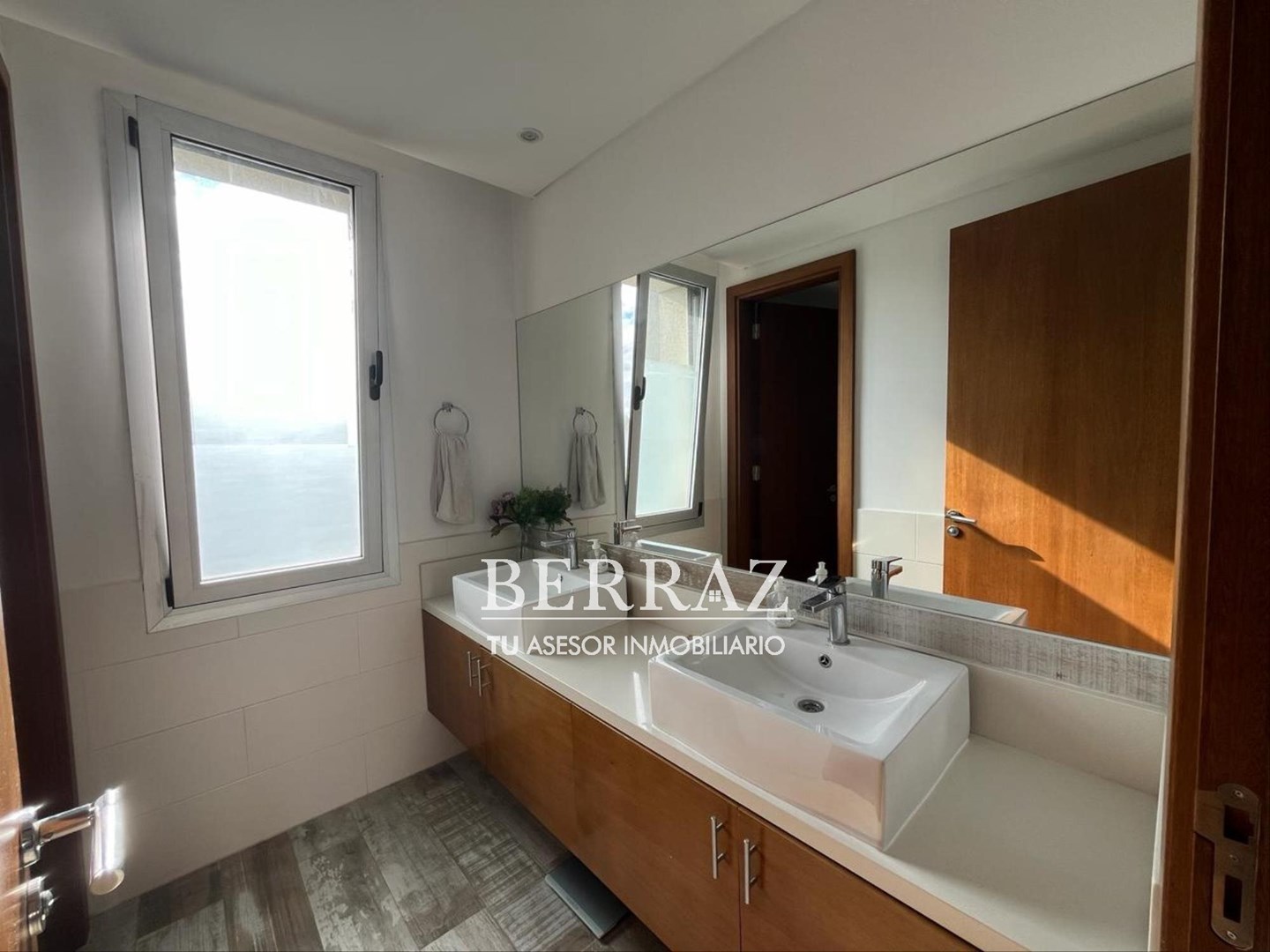 Casa venta 8 ambientes de estilo racionalista moderna en Ayres Plaza Pilar lote de 630 m2