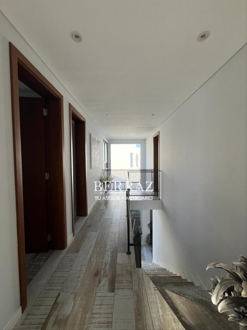 Casa venta 8 ambientes de estilo racionalista moderna en Ayres Plaza Pilar lote de 630 m2
