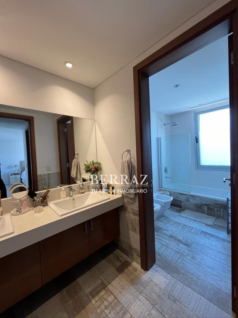 Casa venta 8 ambientes de estilo racionalista moderna en Ayres Plaza Pilar lote de 630 m2