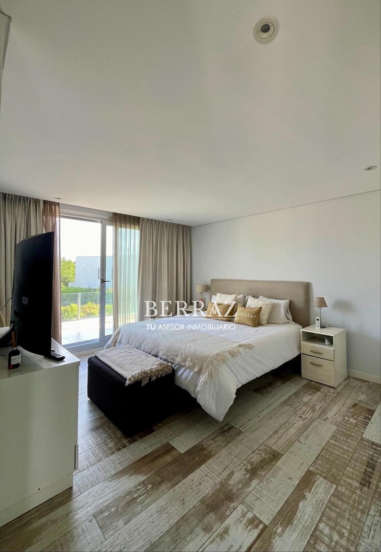 Casa venta 8 ambientes de estilo racionalista moderna en Ayres Plaza Pilar lote de 630 m2