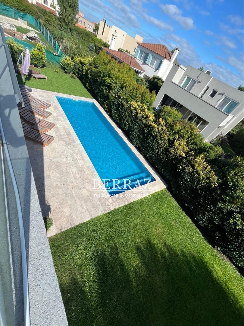 Casa venta 8 ambientes de estilo racionalista moderna en Ayres Plaza Pilar lote de 630 m2