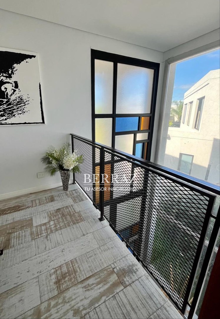 Casa venta 8 ambientes de estilo racionalista moderna en Ayres Plaza Pilar lote de 630 m2