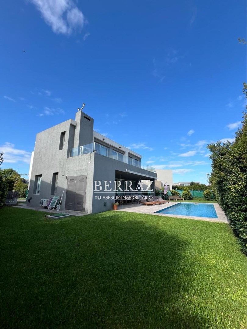 Casa venta 8 ambientes de estilo racionalista moderna en Ayres Plaza Pilar lote de 630 m2