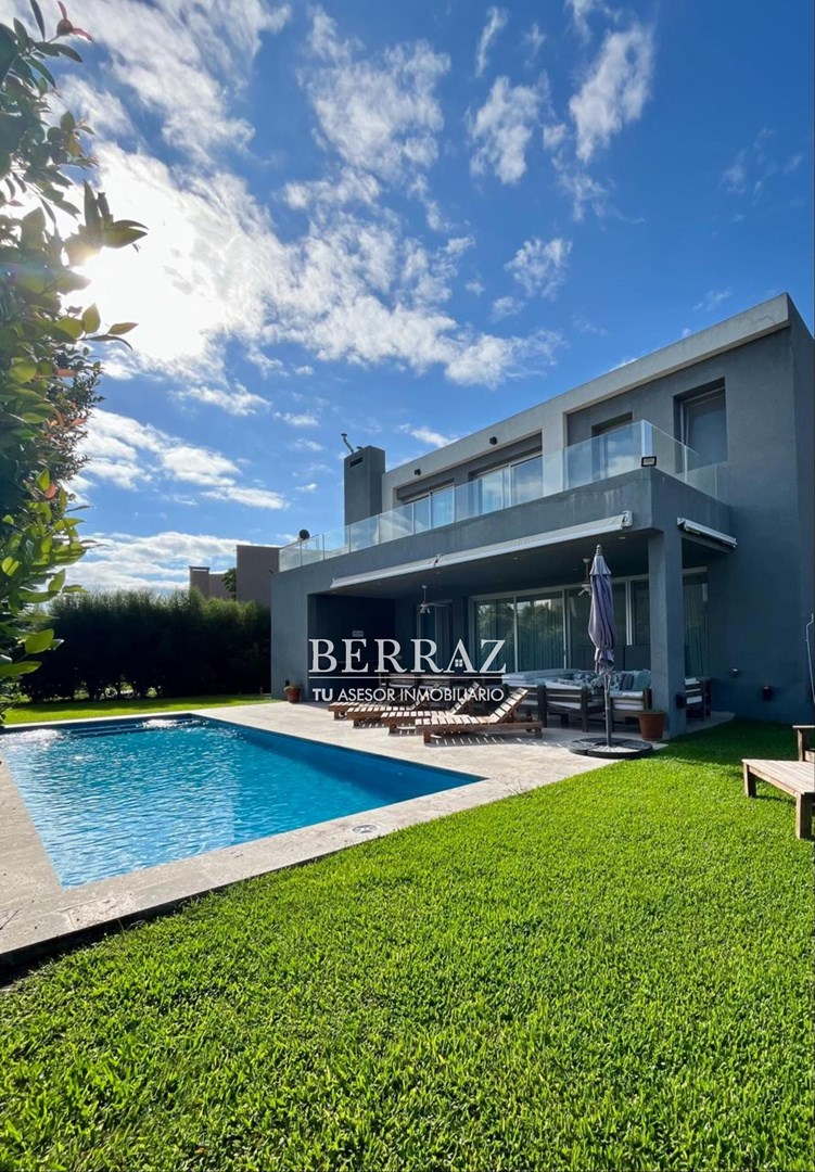 Casa venta 8 ambientes de estilo racionalista moderna en Ayres Plaza Pilar lote de 630 m2