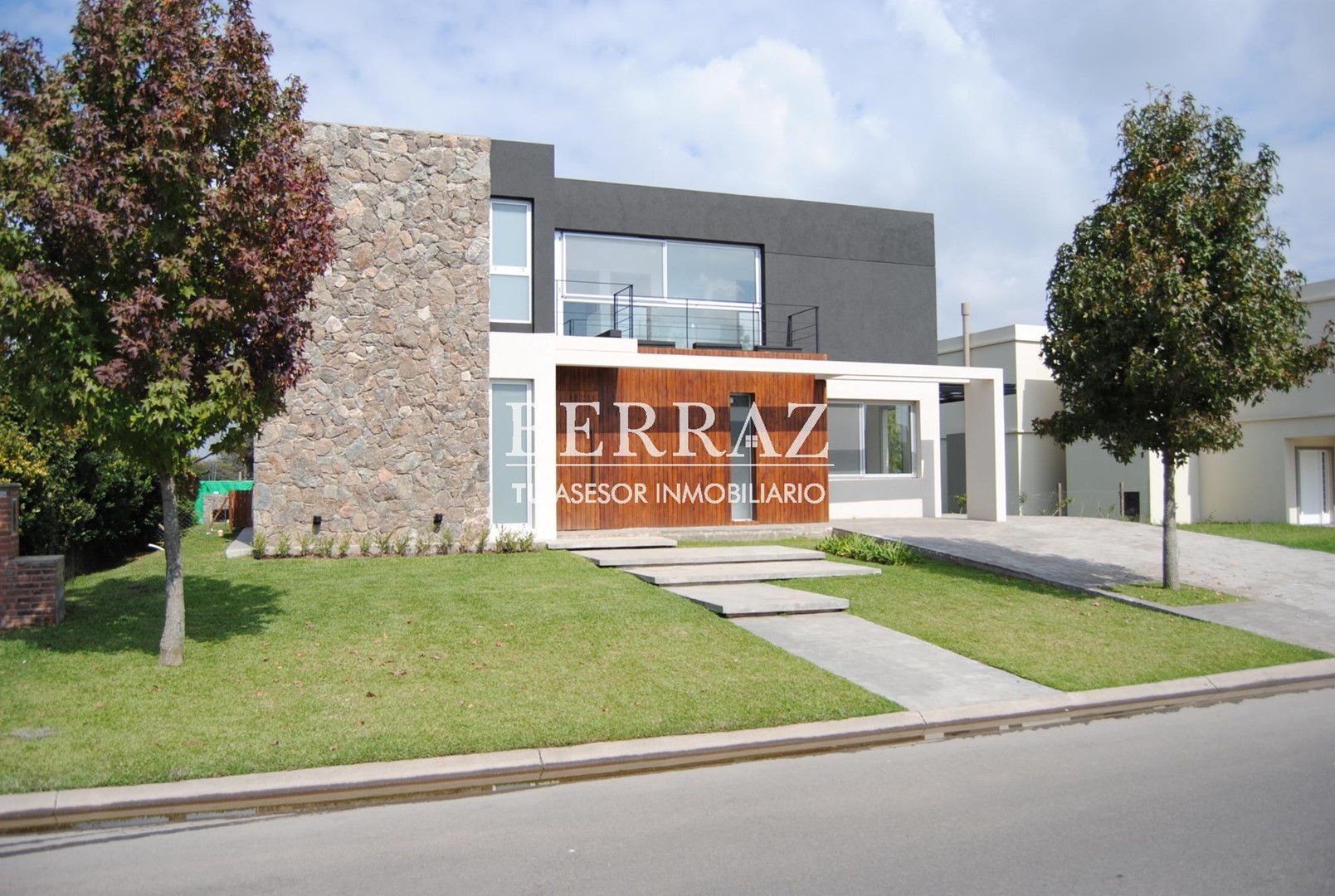 Casa venta estilo racionalista en barrio Ayres Plaza Pilar