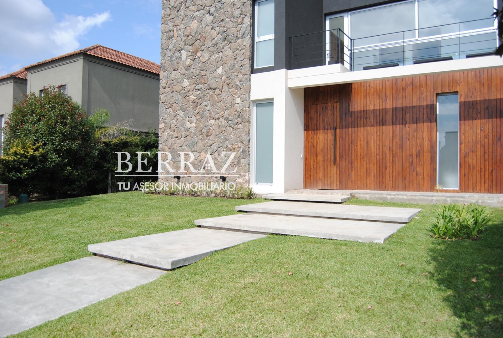 Casa venta estilo racionalista en barrio Ayres Plaza Pilar