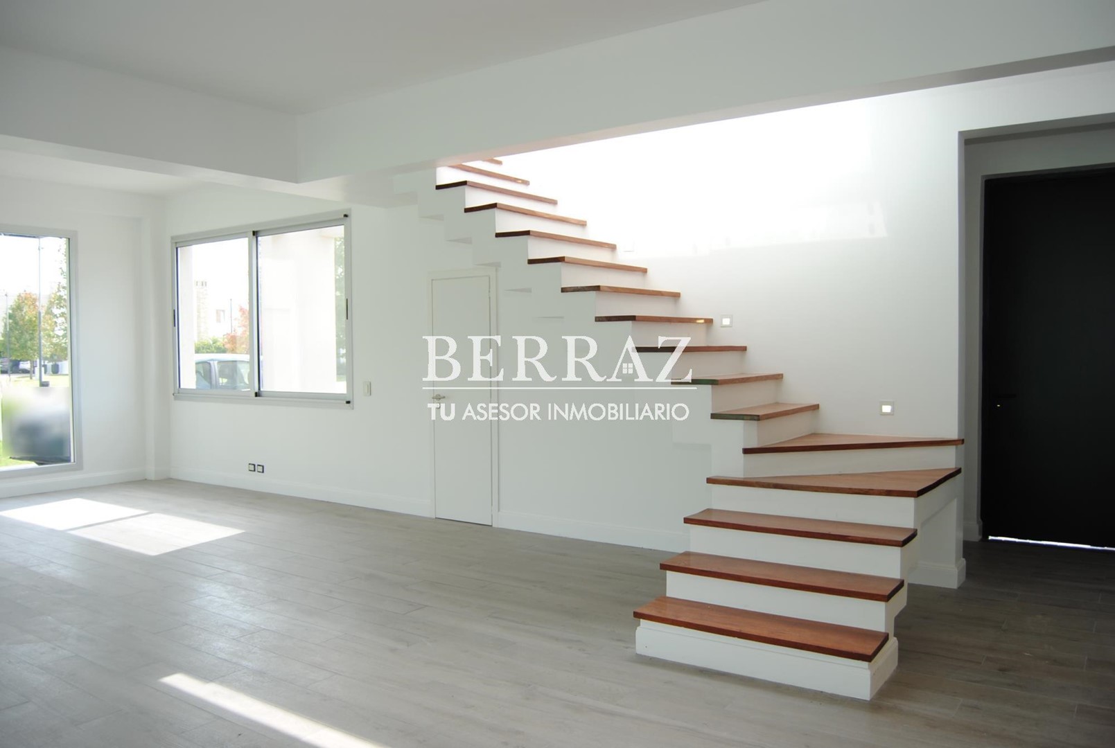 Casa venta estilo racionalista en barrio Ayres Plaza Pilar