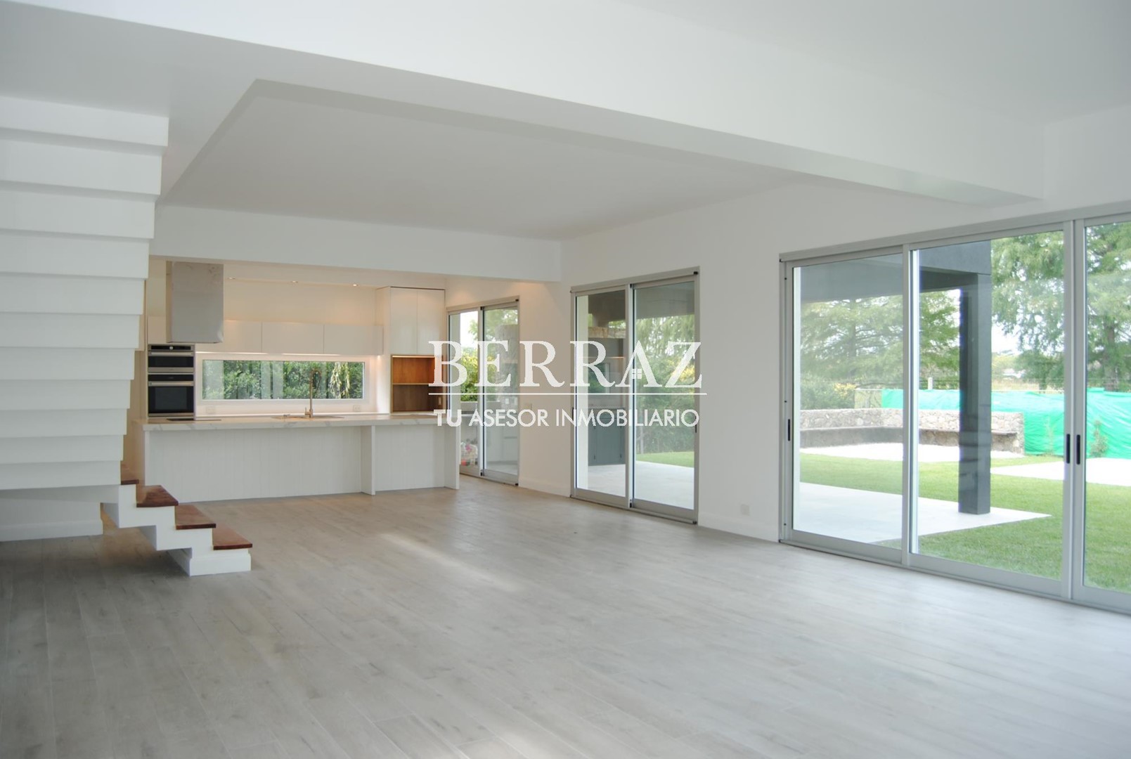 Casa venta estilo racionalista en barrio Ayres Plaza Pilar