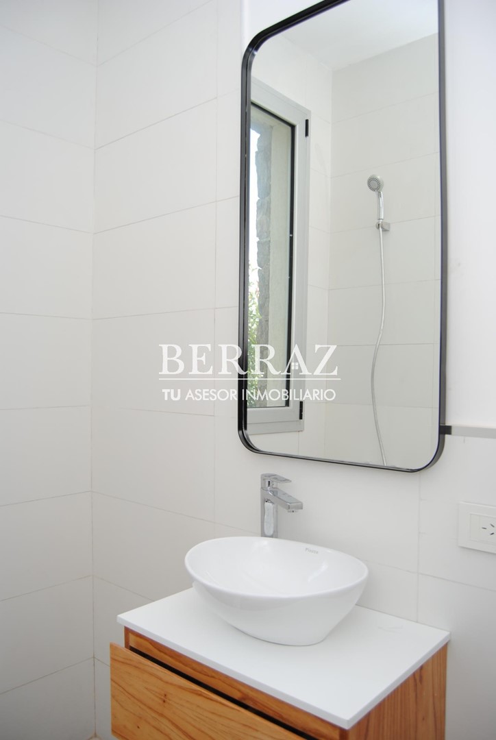 Casa venta estilo racionalista en barrio Ayres Plaza Pilar