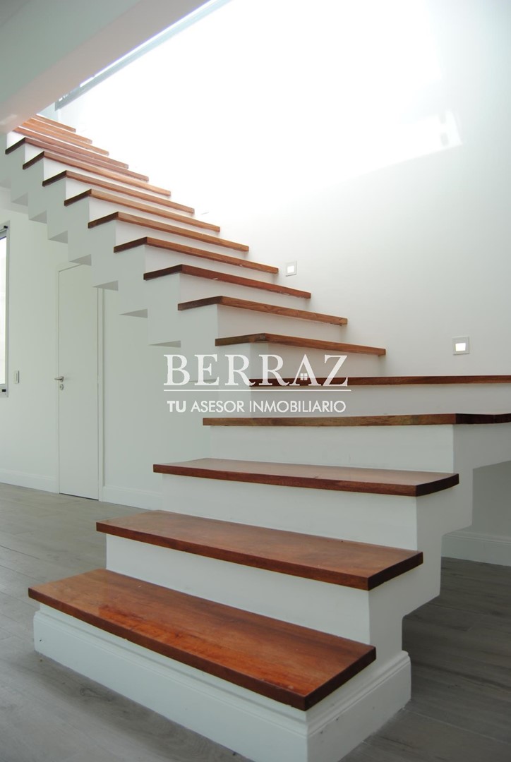 Casa venta estilo racionalista en barrio Ayres Plaza Pilar