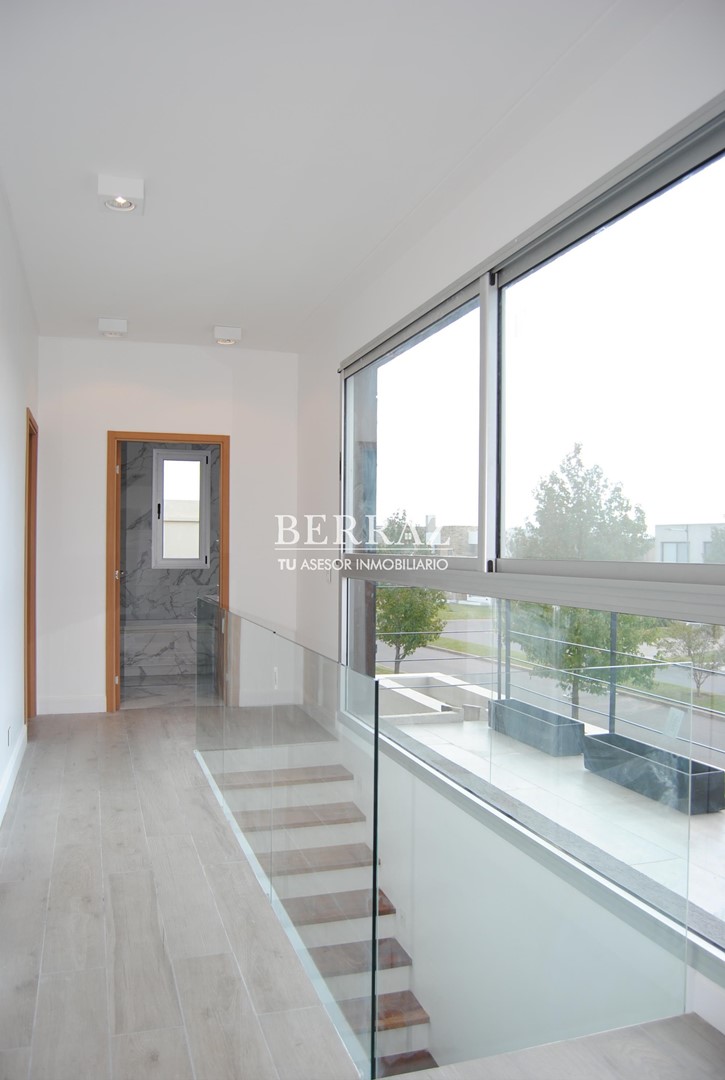 Casa venta estilo racionalista en barrio Ayres Plaza Pilar