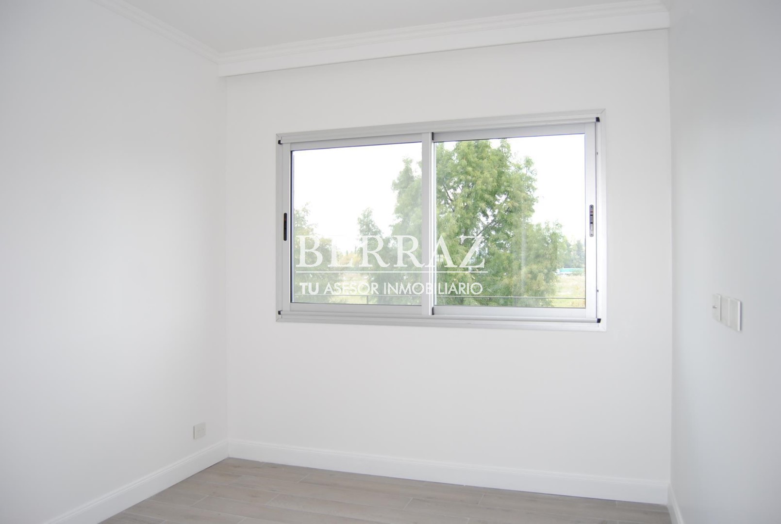Casa venta estilo racionalista en barrio Ayres Plaza Pilar