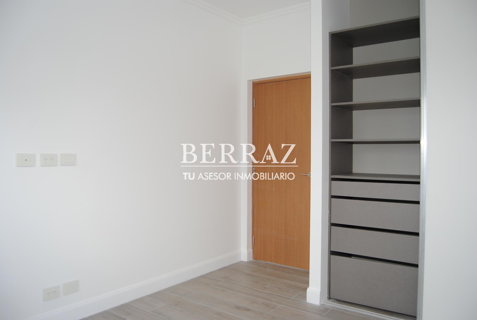 Casa venta estilo racionalista en barrio Ayres Plaza Pilar