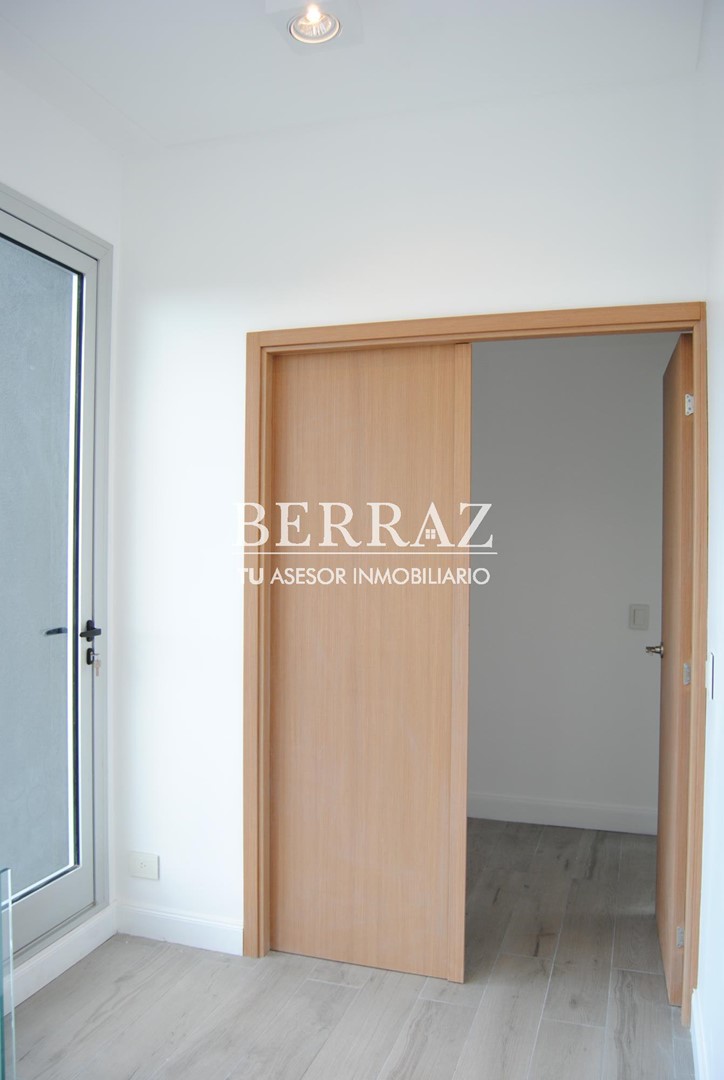 Casa venta estilo racionalista en barrio Ayres Plaza Pilar