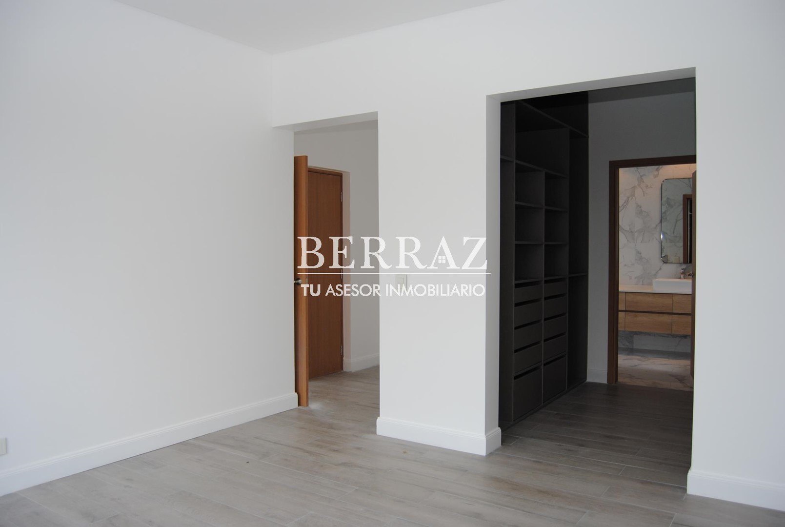 Casa venta estilo racionalista en barrio Ayres Plaza Pilar