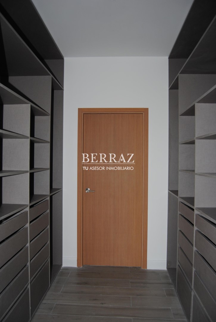 Casa venta estilo racionalista en barrio Ayres Plaza Pilar