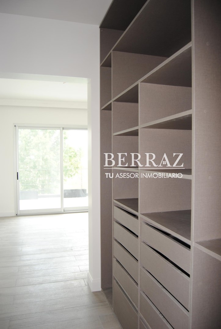 Casa venta estilo racionalista en barrio Ayres Plaza Pilar