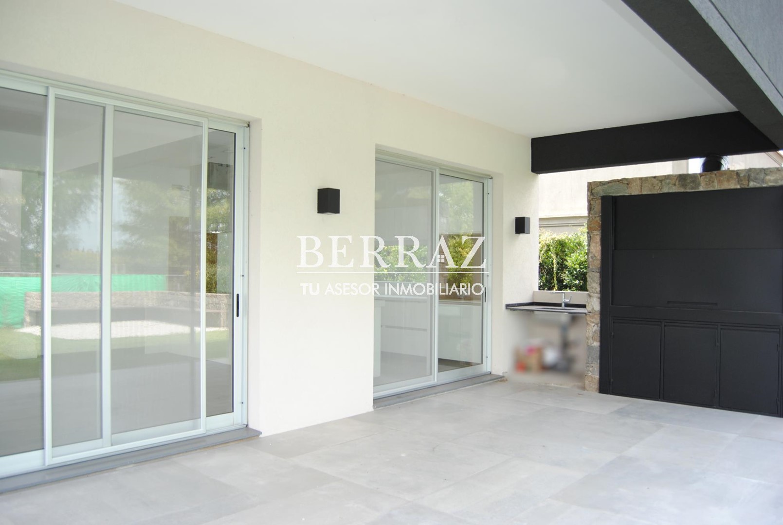Casa venta estilo racionalista en barrio Ayres Plaza Pilar