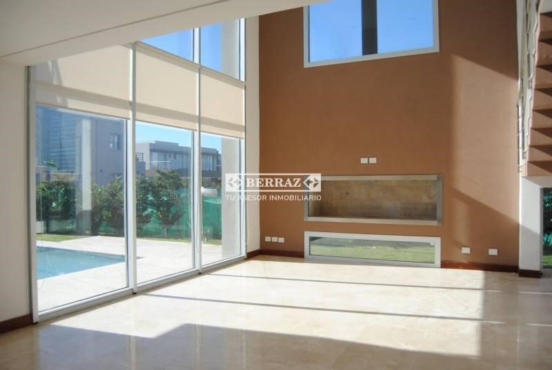 Casa en venta 4 ambientes en barrio Ayres Plaza lote de 608 m2