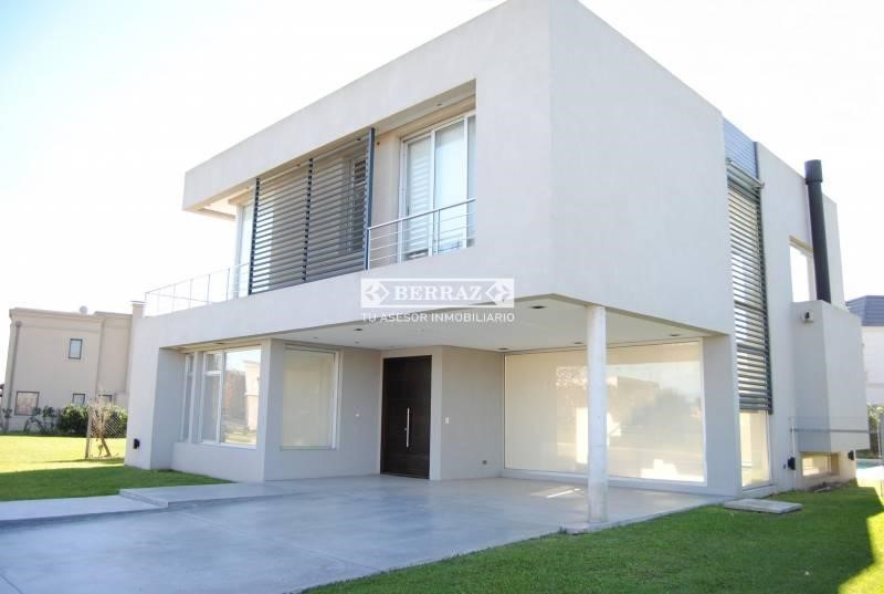 Casa en venta 4 ambientes en barrio Ayres Plaza lote de 608 m2