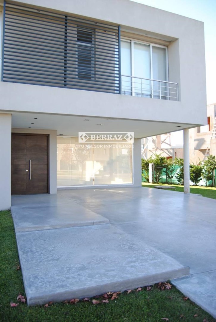 Casa en venta 4 ambientes en barrio Ayres Plaza lote de 608 m2