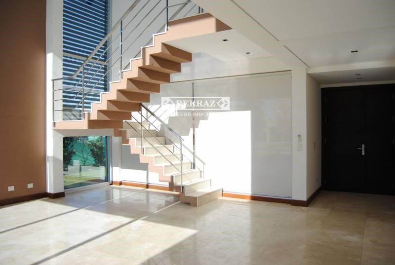 Casa en venta 4 ambientes en barrio Ayres Plaza lote de 608 m2