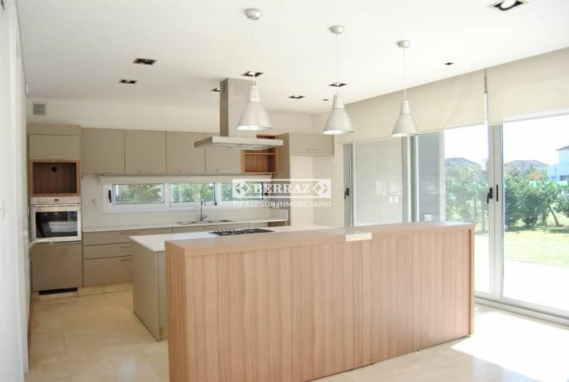 Casa en venta 4 ambientes en barrio Ayres Plaza lote de 608 m2