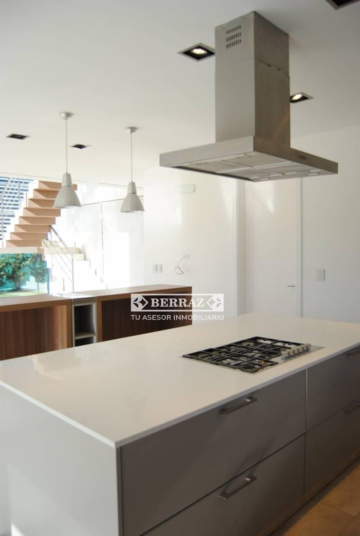 Casa en venta 4 ambientes en barrio Ayres Plaza lote de 608 m2