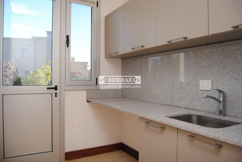 Casa en venta 4 ambientes en barrio Ayres Plaza lote de 608 m2