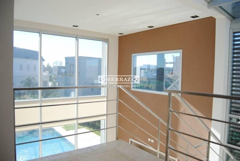 Casa en venta 4 ambientes en barrio Ayres Plaza lote de 608 m2