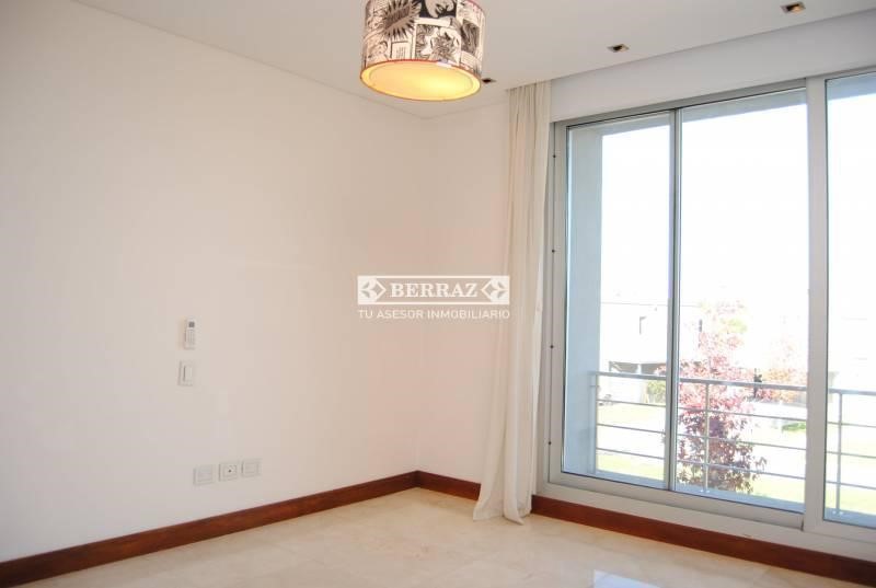 Casa en venta 4 ambientes en barrio Ayres Plaza lote de 608 m2