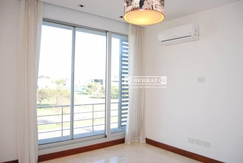 Casa en venta 4 ambientes en barrio Ayres Plaza lote de 608 m2
