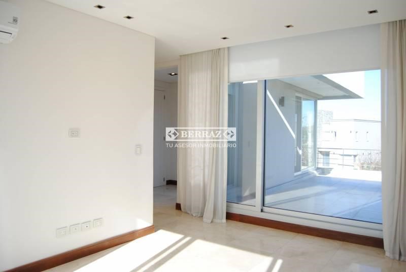 Casa en venta 4 ambientes en barrio Ayres Plaza lote de 608 m2