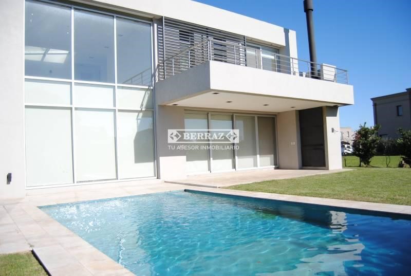 Casa en venta 4 ambientes en barrio Ayres Plaza lote de 608 m2