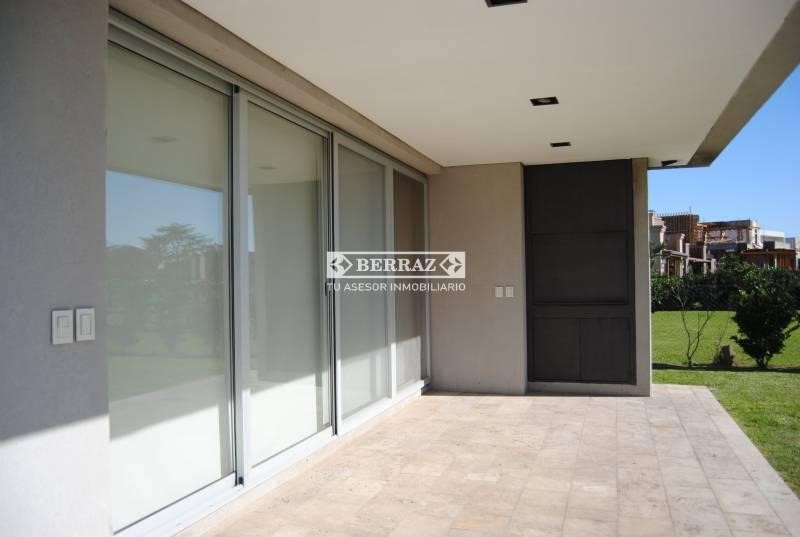 Casa en venta 4 ambientes en barrio Ayres Plaza lote de 608 m2