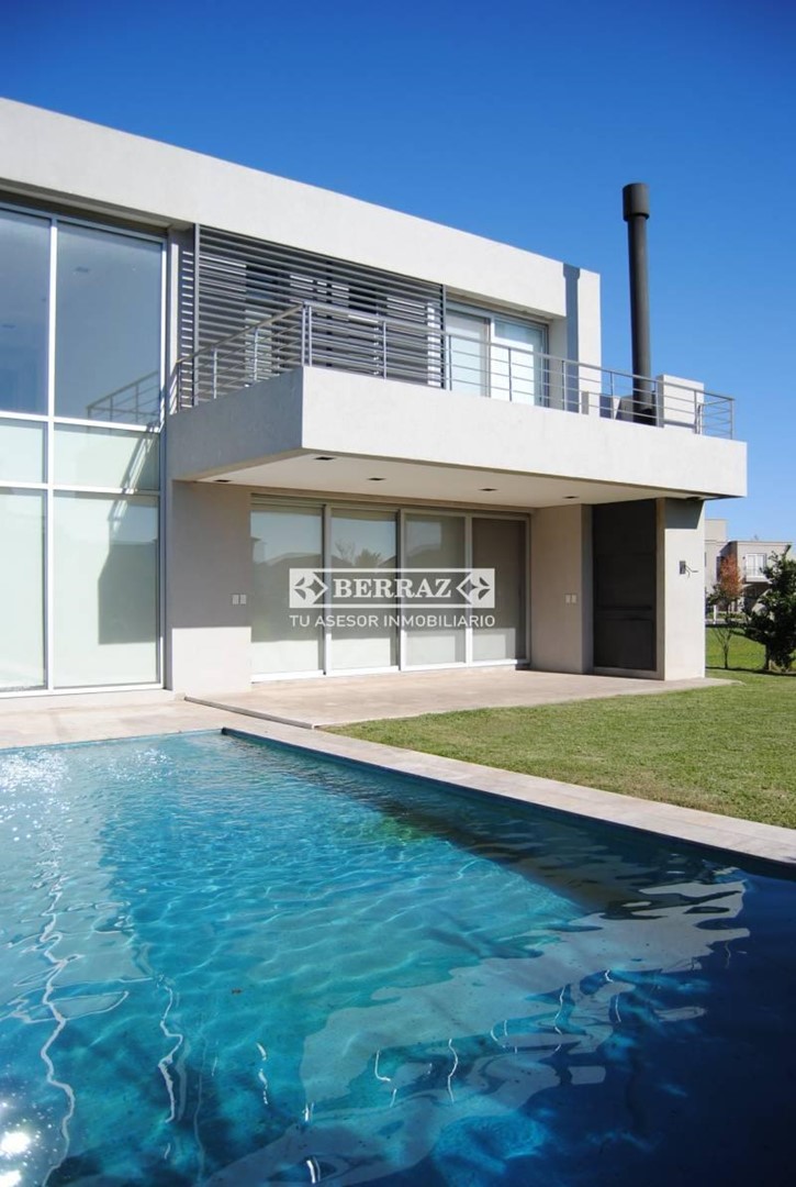 Casa en venta 4 ambientes en barrio Ayres Plaza lote de 608 m2