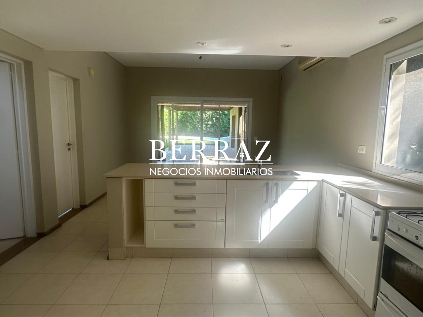 OPORTUNIDAD! Casa Venta 4 ambientes en Saint Matthew's Pilar lote de 800 m2