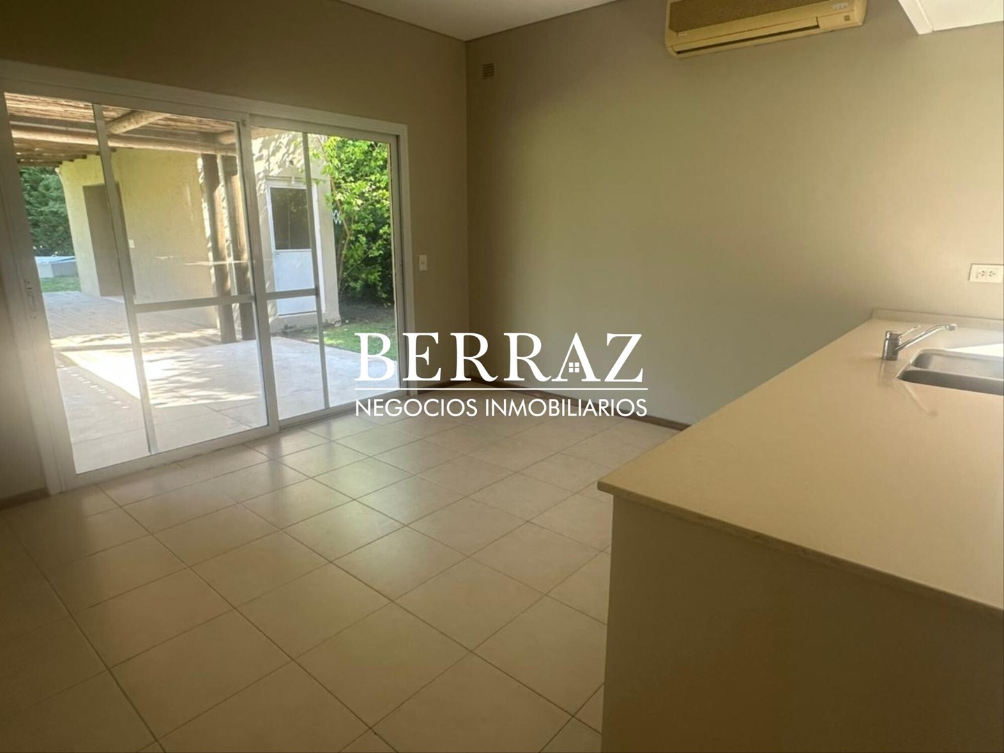 OPORTUNIDAD! Casa Venta 4 ambientes en Saint Matthew's Pilar lote de 800 m2