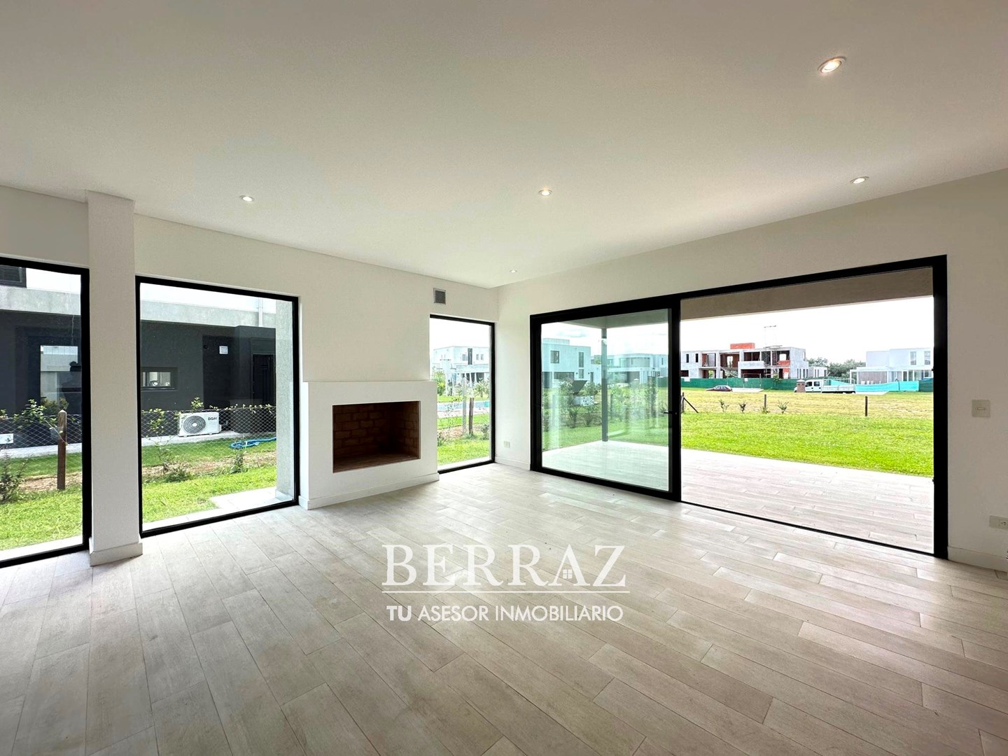 Casa venta 5 ambientes en 2 Plantas en La Calesa Pilará lote de 809 m2