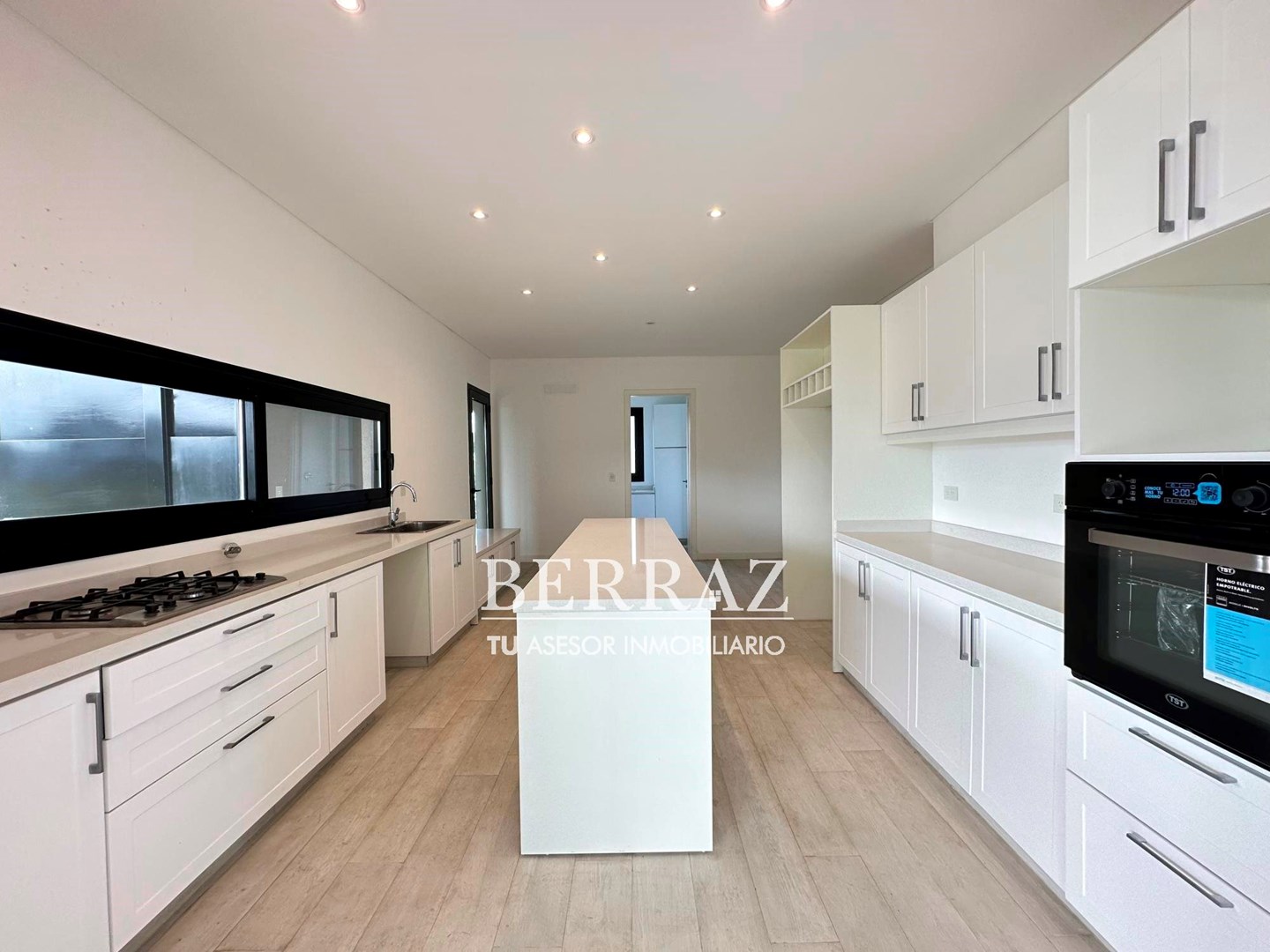 Casa venta 5 ambientes en 2 Plantas en La Calesa Pilará lote de 809 m2