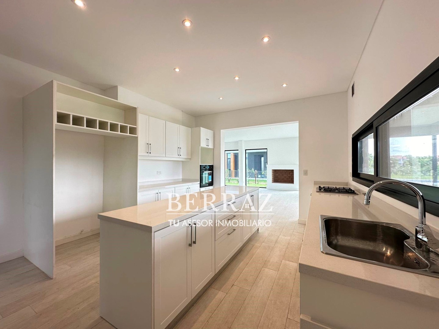 Casa venta 5 ambientes en 2 Plantas en La Calesa Pilará lote de 809 m2