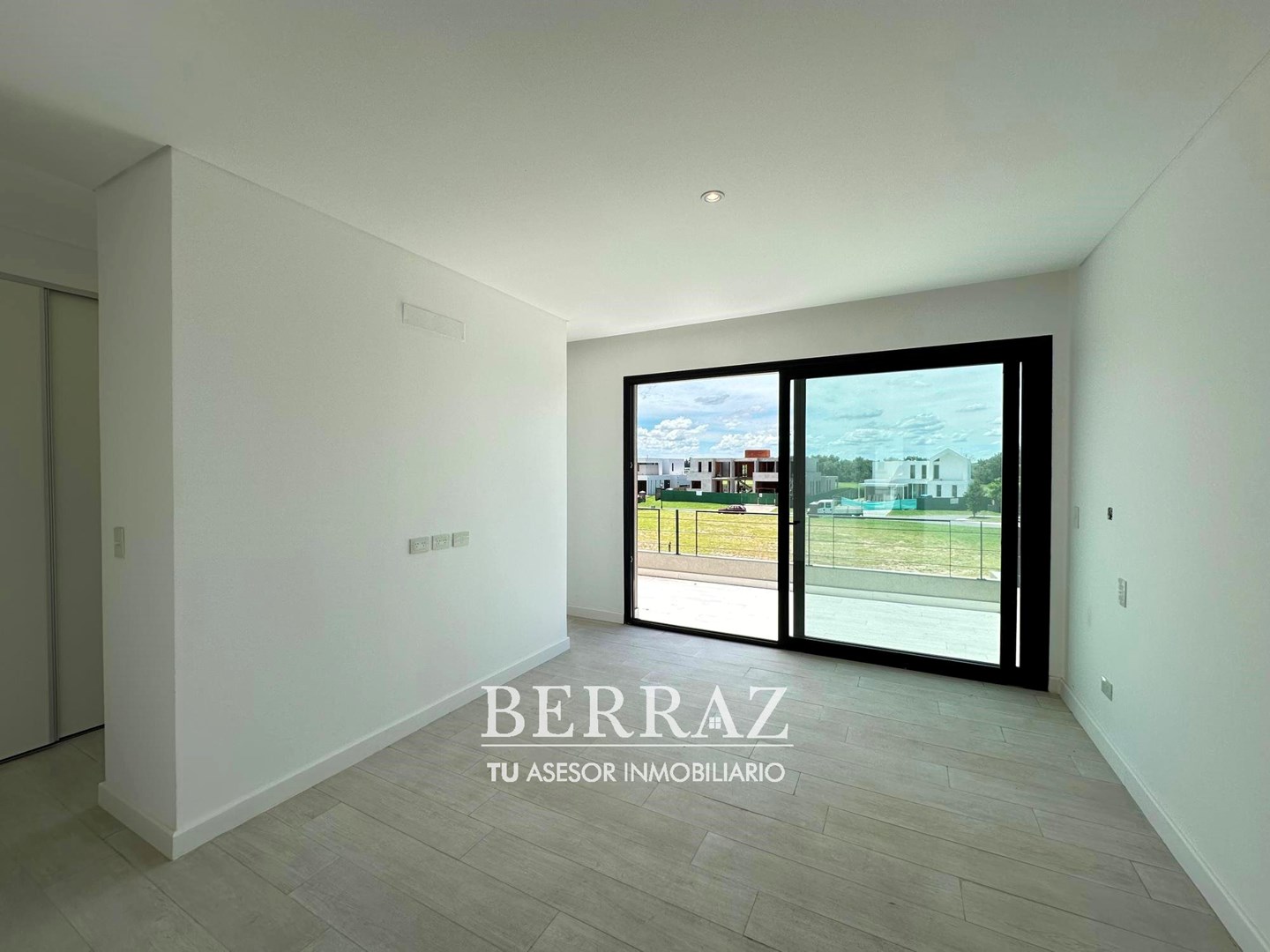 Casa venta 5 ambientes en 2 Plantas en La Calesa Pilará lote de 809 m2