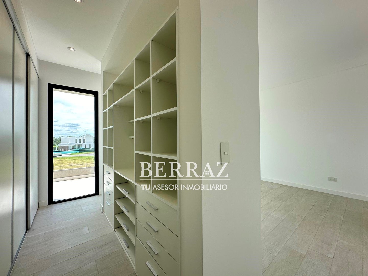 Casa venta 5 ambientes en 2 Plantas en La Calesa Pilará lote de 809 m2