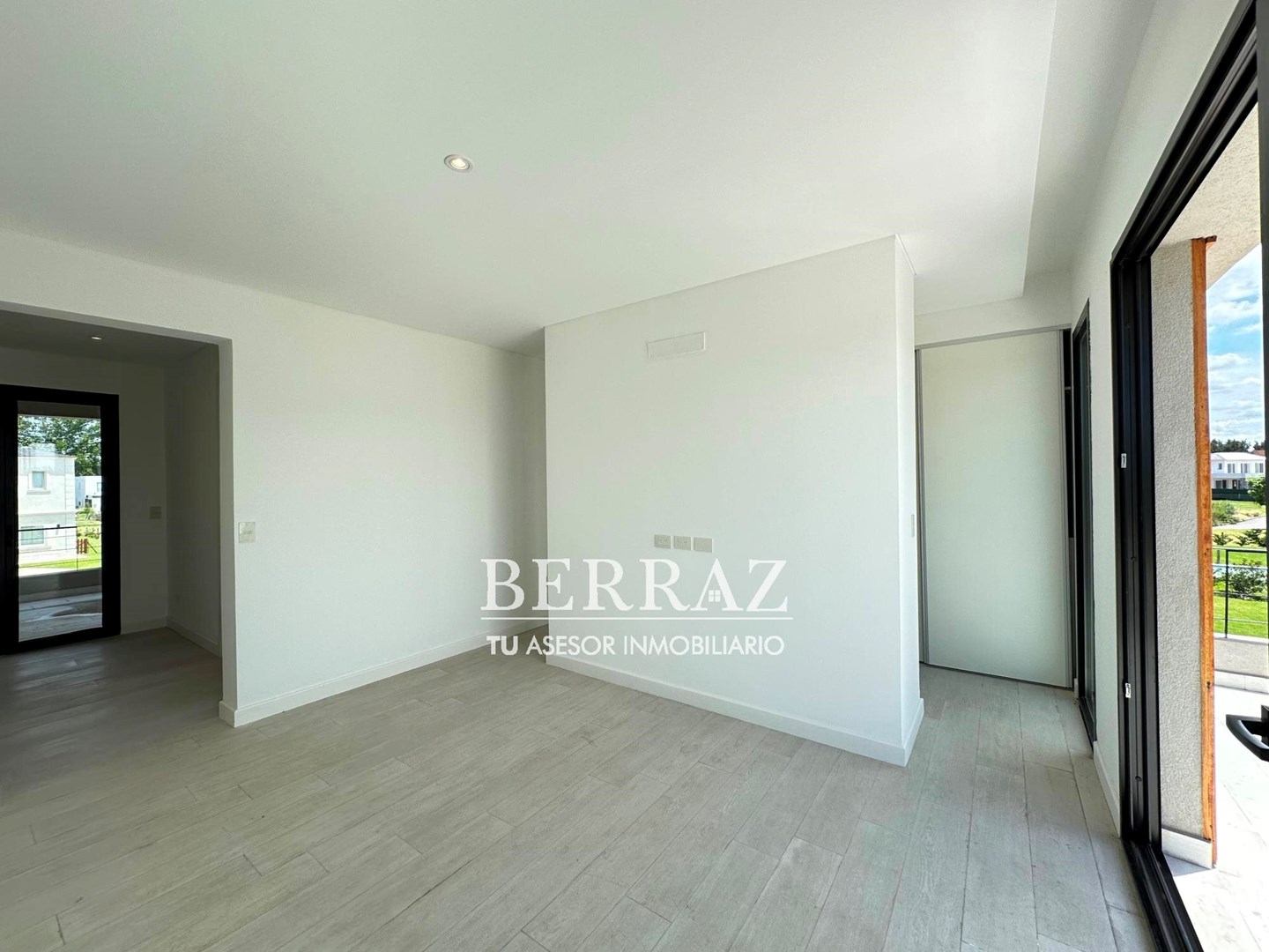 Casa venta 5 ambientes en 2 Plantas en La Calesa Pilará lote de 809 m2