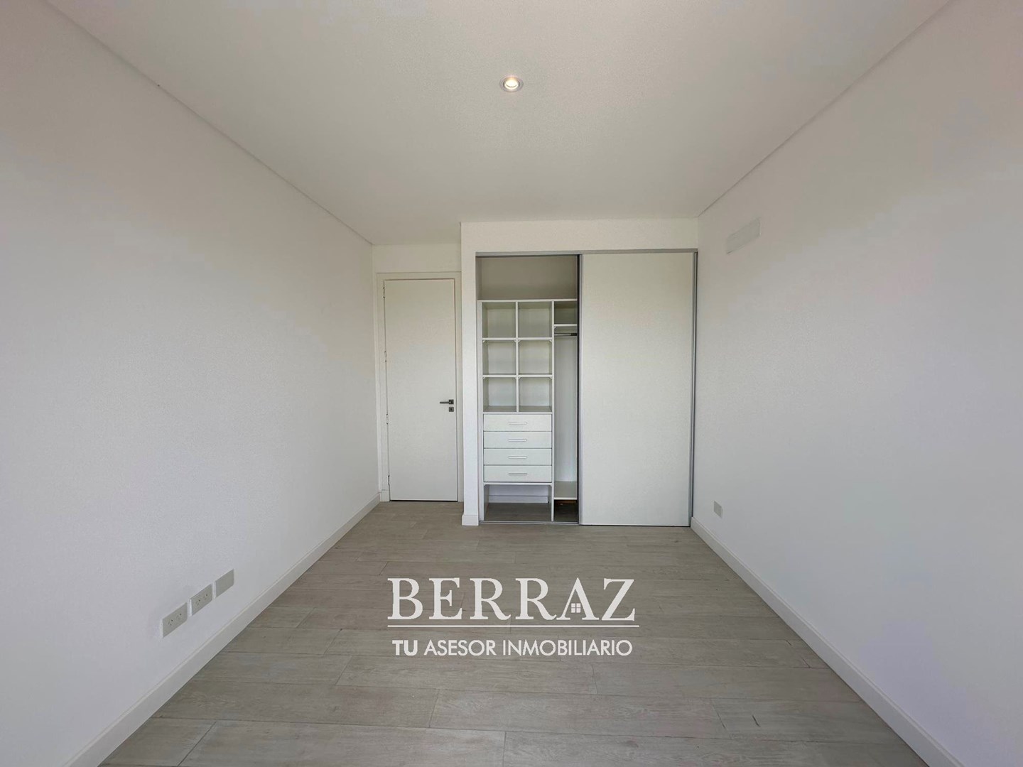 Casa venta 5 ambientes en 2 Plantas en La Calesa Pilará lote de 809 m2