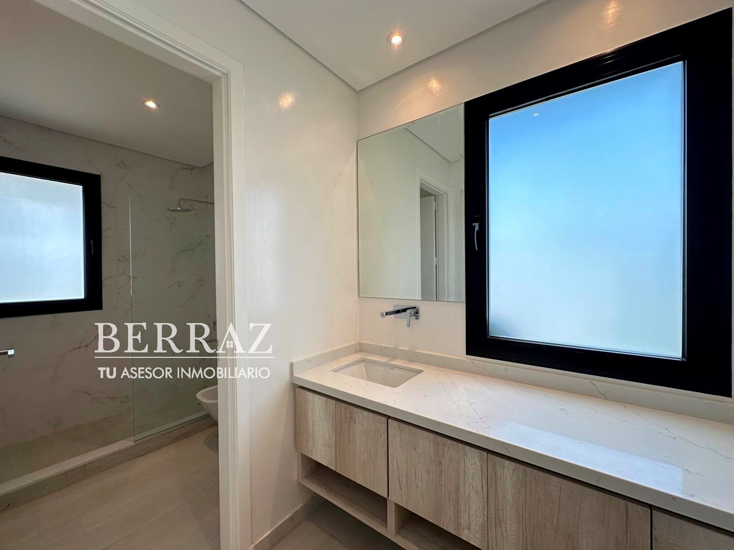 Casa venta 5 ambientes en 2 Plantas en La Calesa Pilará lote de 809 m2