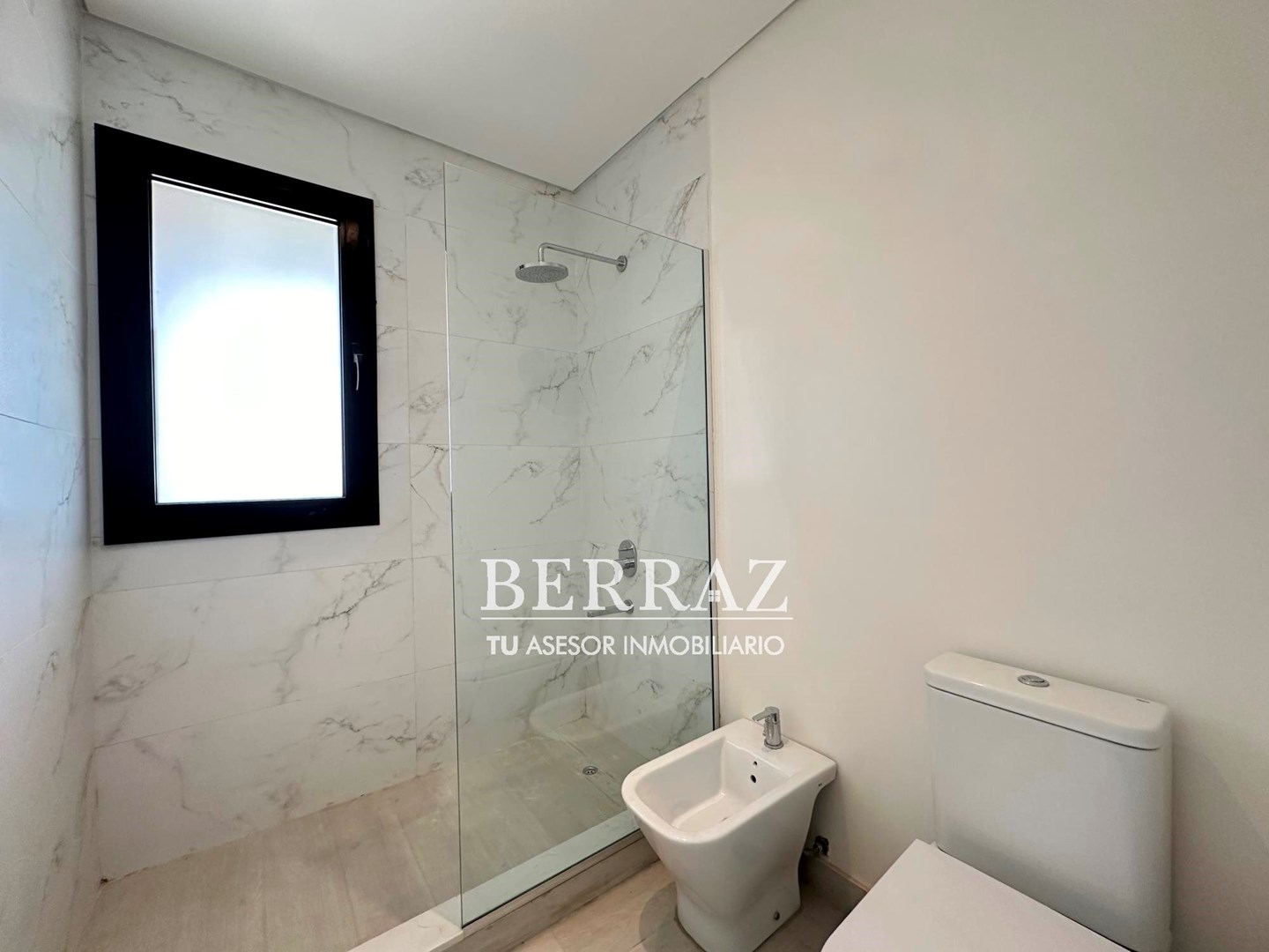 Casa venta 5 ambientes en 2 Plantas en La Calesa Pilará lote de 809 m2